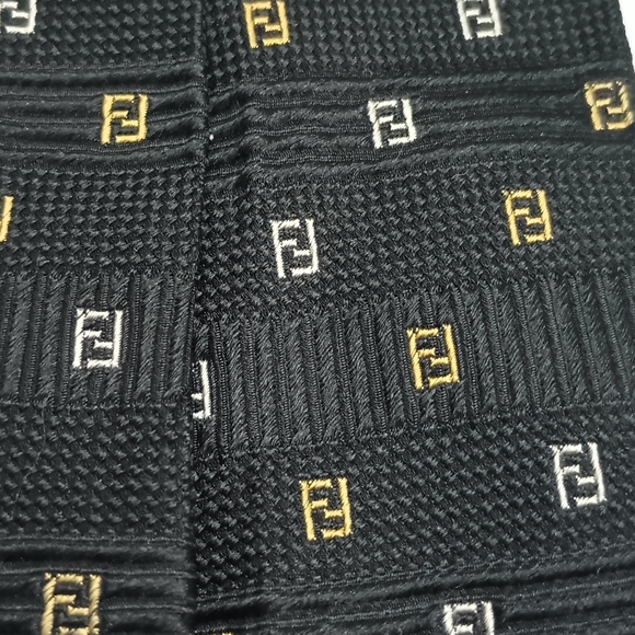 Authentic Vtg Fendi Cravette Italy Black Gold Silver Print Silk Men’s Necktie - Picture 10 of 10